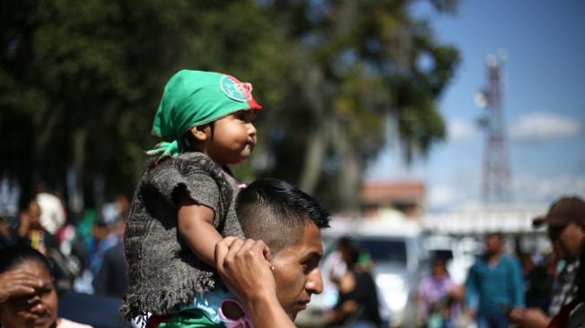 Indígenas reclaman la presencia del presidente Iván Duque en la plaza de Caldono, Cauca.