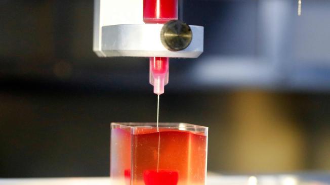 Científicos en Israel revelaron una impresión 3D de un corazón con tejido y vasos humanos, y lo calificaron como el primer y más importante "avance médico" en tecnología de trasplantes.