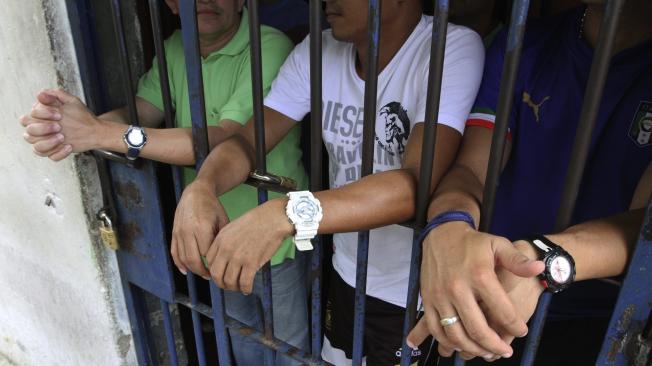 Según el alto tribunal, directores de cárceles no pueden violar el derecho a la libertad sexual de los detenidos.