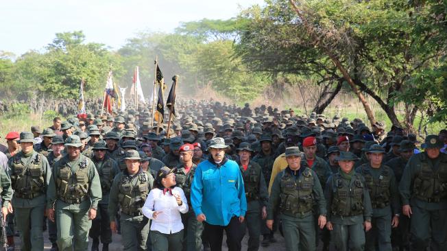 La marcha de Nicolás Maduro junto a Vladimir Padrino y las Fuerzas Armadas de Venezuela.