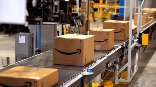 En una declaración, Amazon dijo que el último incentivo también incluiría tres meses de salario para los empleados que desean iniciar su propia empresa de entrega, y que se les garantizará un "volumen de entrega constante" de parte de la compañía.