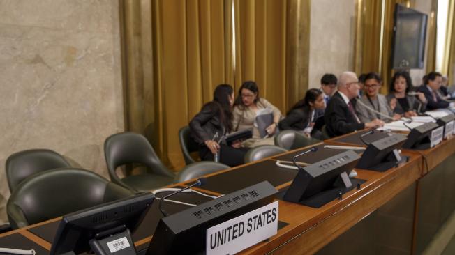 Asientos de la delegación estadounidense vacíos en protesta contra la presidencia venezolana durante la Conferencia de Desarme en la sede europea de las Naciones Unidas (UNOG) en Ginebra, Suiza.