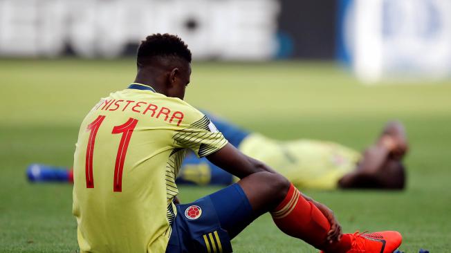 Luis Sinisterra se lamenta tras la eliminación de Colombia.