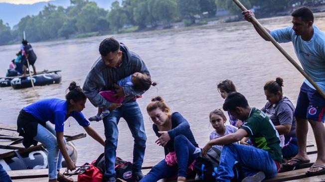 El presidente de Estados Unidos, Donald Trump, condicionó la suspensión de aranceles a México a que este país controle el flujo de migrantes centroamericanos.