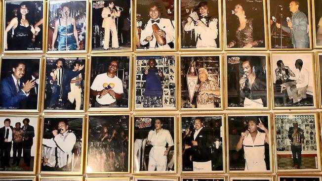 Museo de la Salsa, un sitio que le rinde culto a la salsa y conserva una colección de más de 800 fotografías de cantantes y artistas de este género a nivel mundial.