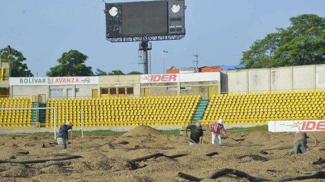 Obras en el estadio de fútbol, Jaime Morón.
