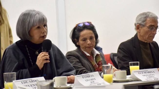 Patricia Linares, presidente de la JEP; Luz Marina Monzón, directora de la UNBD, y Francisco de Roux, presidente de la Comisión de la Verdad.
