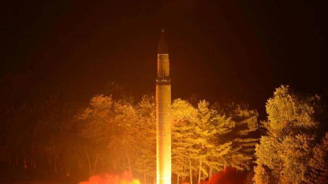 El Hwasong-14, misil balístico intercontinental de Corea del Norte en un lanzamiento el 29 de julio de 2017.