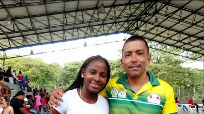Elñ entrenador César Rayo vio el futuro de Maria Camila Lobón en las pesas cuando ella tenía 11 años
