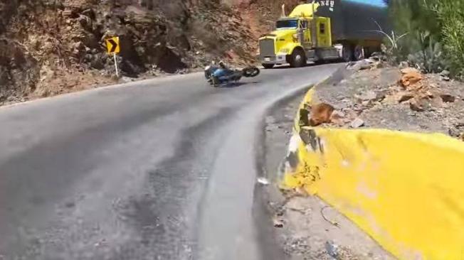 Accidente de motociclista en el Cañón del Chicamocha