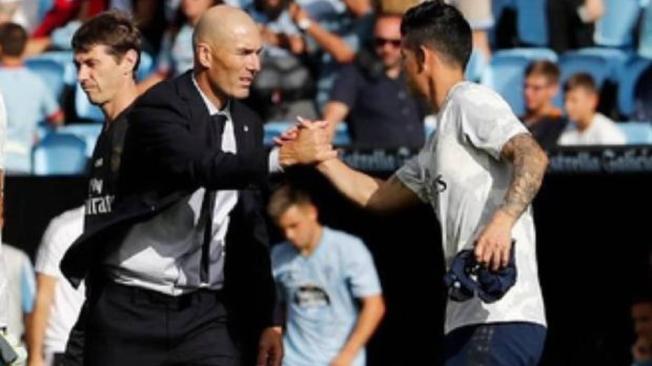 Zidane y James se saludaron luego de la victoria 1-3 del Real Madrid sobre el Celta de Vigo.