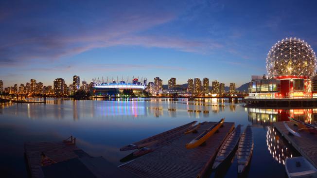 Vancouver es una ciudad que los amantes de los viajes anotan con frecuencia en su lista de travesías. Ubicada en Canadá, esta zona es reconocida por su infraestructura y sus modernos atractivos ligados a los avances tecnológicos y electrónicos. Octubre es ideal para viajar a este sitio dado que es 11 % más económico que en otros meses.