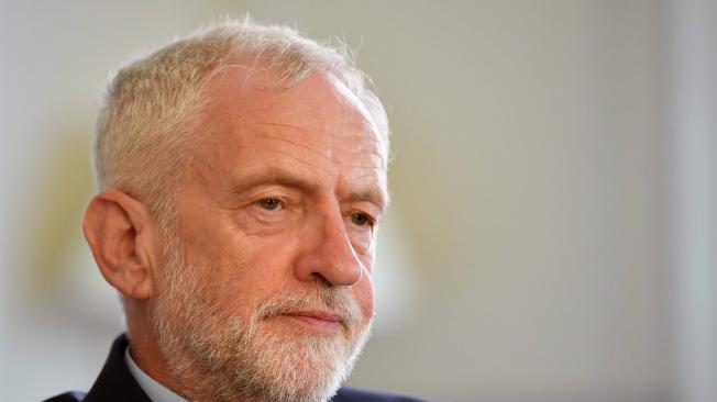El líder laborista Jeremy Corbyn dijo que la medida de Johnson supone una "aberración y una amenaza a la democracia".