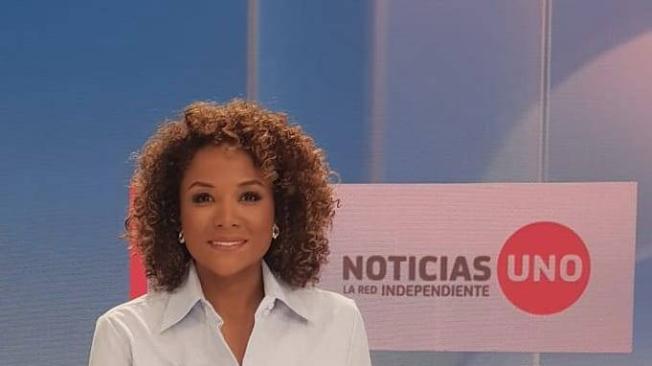 Mábel Lara, presentadora del informativo.