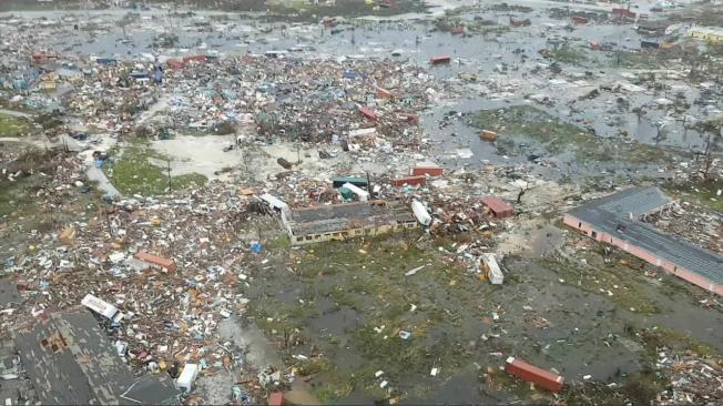 Imagen aérea sobre los destrozos dejados por el huracán Dorian a su paso por Bahamas.
