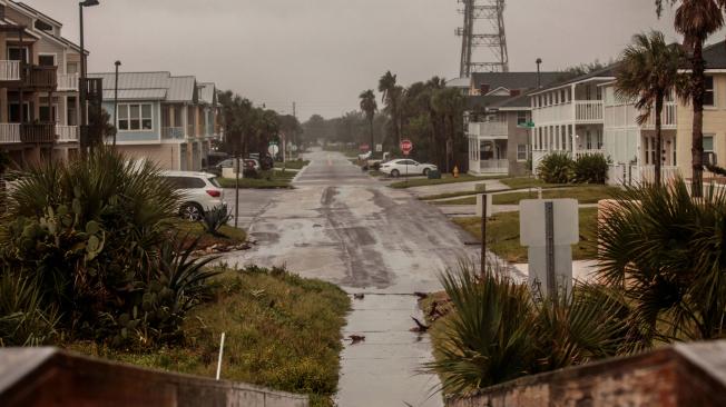 El huracán Dorian mantiene a la población en sus casas o en refugios. Una imagen de Jacksonville, Florida.