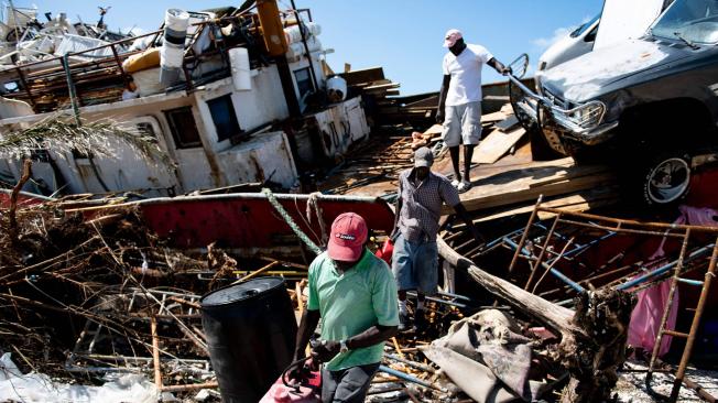 Residentes en Bahamas perdieron casi todo. Apenas pudieron salvar algunas pertenencias.