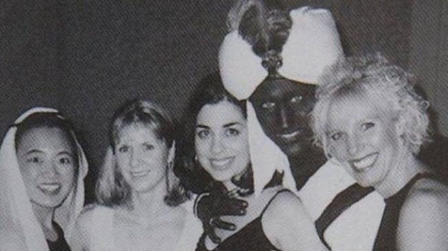 Una de las fotos que desató la polémica muestra a Trudeau disfrazado como Aladino en una fiesta celebrada en 2001.