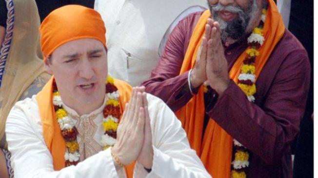 Durante su visita a India, Trudeau fue duramente criticado por su vestimenta.