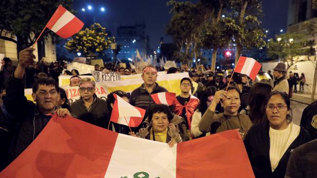 Seguidores del presidente peruano, Martín Vizcarra, salieron esta semana a las calles de Lima para apoyar las decisiones del mandatario.