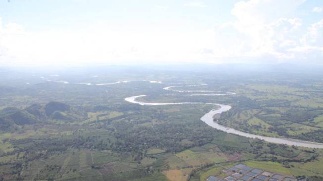 El río Sinú nace en el Parque Natural Paramillo, donde aún viven los embera katio que han resistido en el territorio a pesar de la violencia y los proyectos de desarrollo.