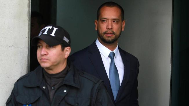 Desde horas de la mañana del martes está citado Diego Cadena a interrogatorio en la Fiscalía.