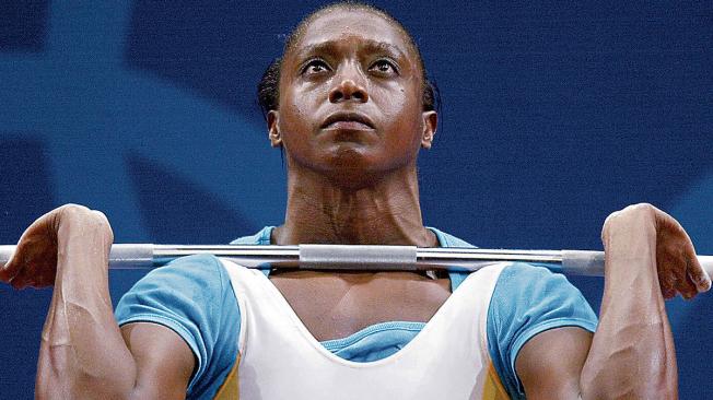 María Isabel Urrutia, medallista olímpica de oro en levantamiento de pesas.