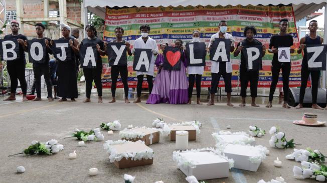 Funeral colectivo de las víctimas de la masacre de Bojayá