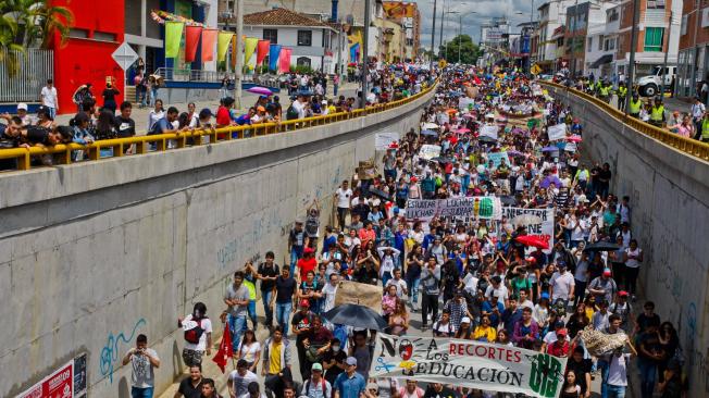 Se espera que las tres movilizaciones lleguen hasta la plaza cívica Luis Carlos Galán en el centro de Bucaramanga, al final de la tarde.