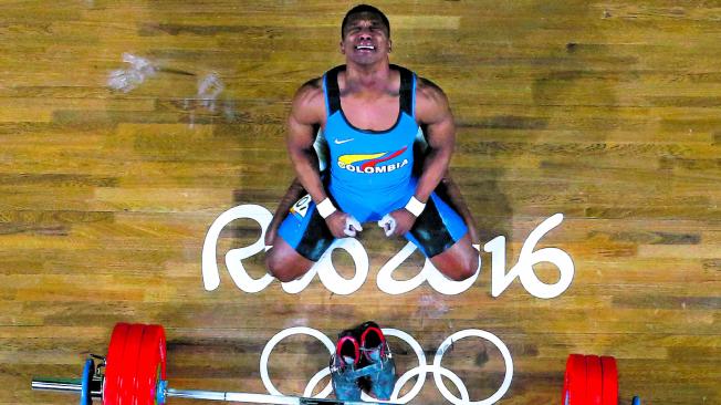 Tras el oro en Río 2016, el colombiano Óscar Figueroa se retiró la botas y se soltó a llorar, señal que se interpretó como final en Olímpicos.