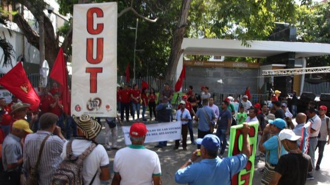 La manifestación se inició a las 9 de la mañana de este martes y se prolonga hasta pasado el mediodía.