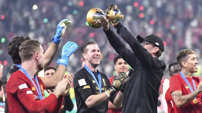 Jürgen Klopp celebra con sus jugadores tras ganar el Mundial de Clubes.