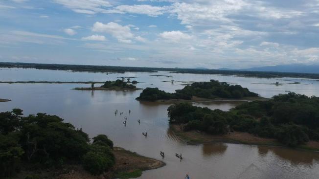 El complejo cenagoso de Zapatosa, localizado entre los departamentos del Magdalena y el Cesar, está conformado por un gran número de lagunas, que están conectadas por caños.