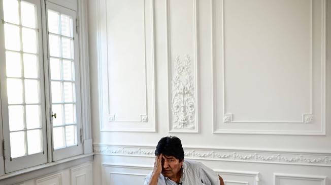 El expresidente Evo Morales pasó de México a Argentina desde donde planea el regreso de su partido al poder.