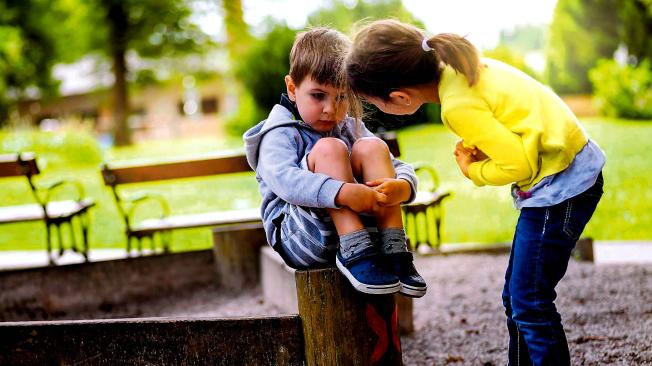 Psicólogos aconsejan mostrarles a los niños ejemplos de empatía desde temprana edad.