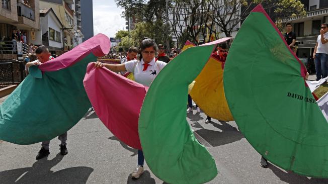 Niños y jóvenes que empiezan a seguir la tradición taurina tienen su espacio en los desfiles de la Feria de Manizales.