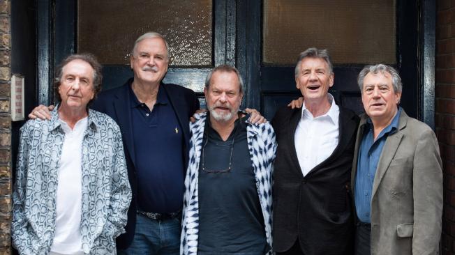 Los ingegrantes del famoso grupo Monty Python: Eric Idle, John Cleese, Terry Gilliam, Michael Palin y Terry Jones.