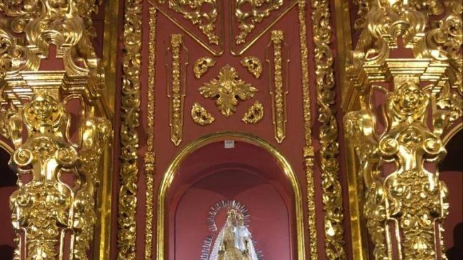 La virgen de la candelaria, patrona de los cartageneros, es venerada desde hace más de cuatro siglos, el mismo tiempo que llevan edificadas las vetustas murallas del Corralito de Piedra.