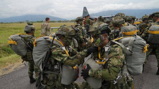 En el ejercicio binacional, que busca fortalecer el planeamiento de operaciones combinadas y las estrategias a seguir, se utilizarán dos aviones C-130 norteamericanos, un C-295 colombiano y tres helicópteros UH-60.