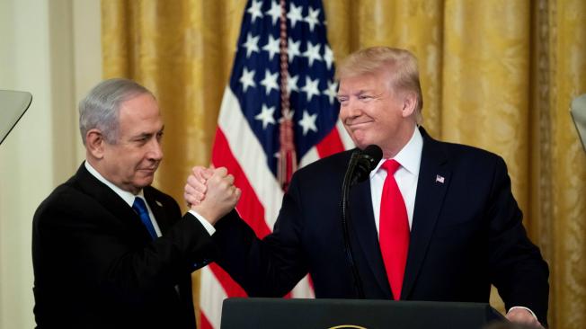 El presidente estadounidense, Donald Trump y el primer ministro israelí en funciones, Benjamin Netanyahu, durante la presentación del plan de paz para Oriente Medio.
