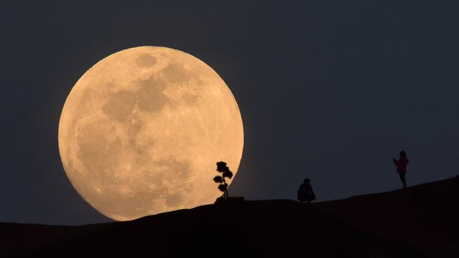 La superluna se verá entre el viernes y el lunes.