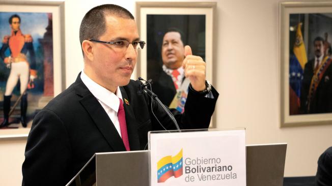 El ministro de Exteriores de Venezuela, Jorge Arreaza, denunció este jueves a Estados Unidos ante la Corte Penal Internacional (CPI) por crímenes de lesa humanidad.