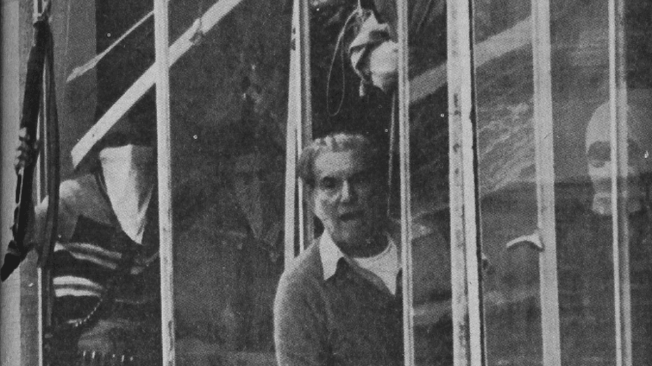 Varios de los embajadores que fueron tomados como rehenes en la Embajada de República Dominicana, incluyendo el embajador de Uruguay, Fernando Gómez, quien se escaparía de la embajada y terminaría herido por ello.