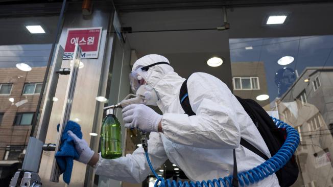 En Corea del Sur, todos los espacios públicos son desinfectados para que el Covid-19 no continúe su propagación.