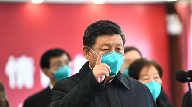 El presidente chino, Xi Jinping, visitó el martes el hospital de Huoshenshan en Wuhan.