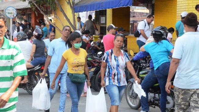 Mercado de Santa Marta ha colapsado tras anuncio de primeros casos de coronavirus en la ciudad.