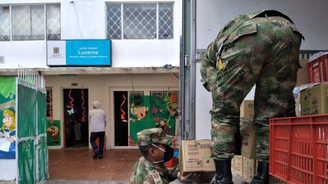 Ejército entrega donaciones a los  Jardines de Primera Infancia de Bogotá.
