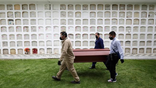 Por orden del Distrito, todos los muertos por covid-19 en Bogotá son cremados en el cementerio Serafín.