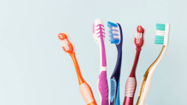 El 80% de los cepillos de dientes examinados tienen millones de microorganismos.