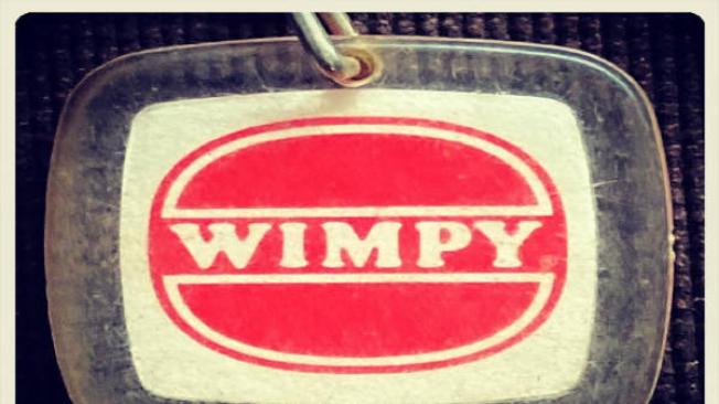 Un llavero de Wimpy, la clásica cadena de restaurantes de comida rápida.